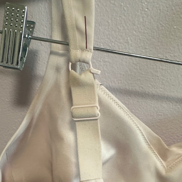 Brooks Sports Bra - Picture 9 of 10